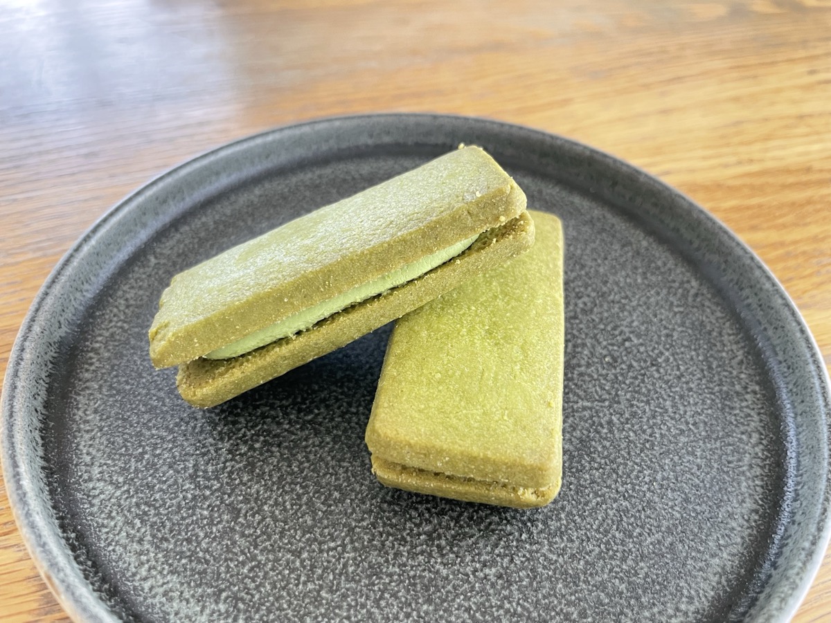 植物生まれの抹茶サンド 袋から出した